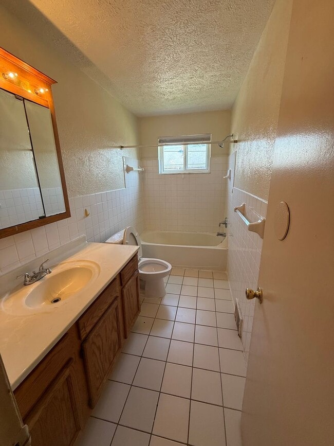 Building Photo - 23921 Banbury Cir