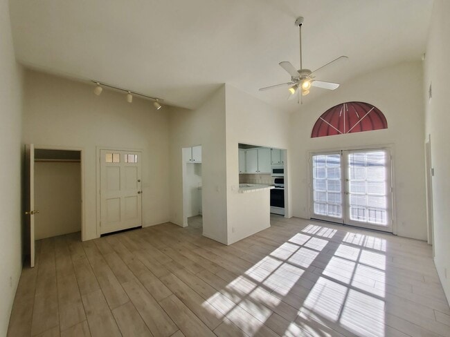 Building Photo - 1510