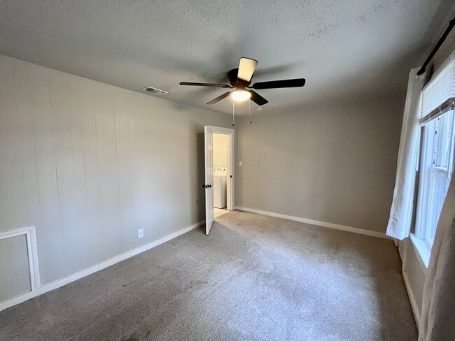 Building Photo - 2104 20th St