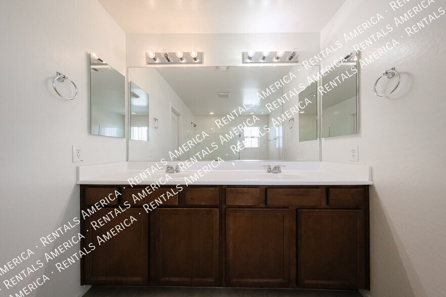 Building Photo - 20977 E Via De Olivos