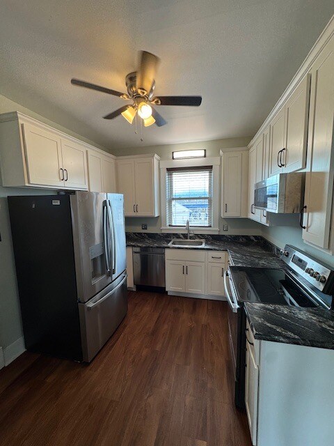 Building Photo - 1218 Lewis Ave