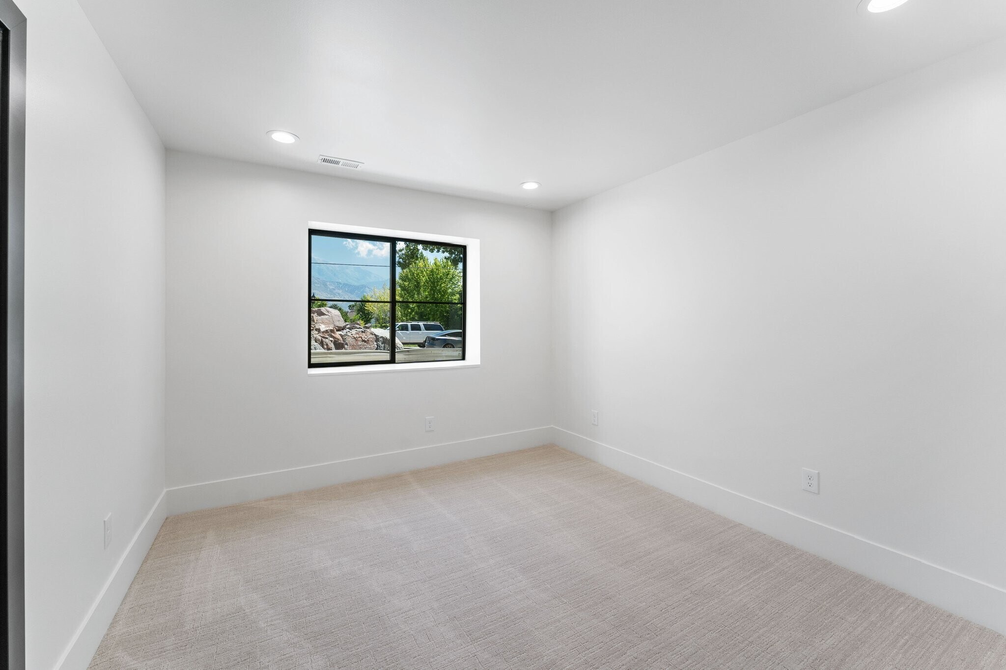 Building Photo - 807 N 200 E