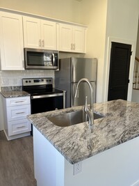 Building Photo - HL MT LLC