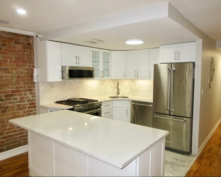 Building Photo - 422 Clermont Ave