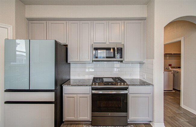 Building Photo - 1705 Bayway Dr
