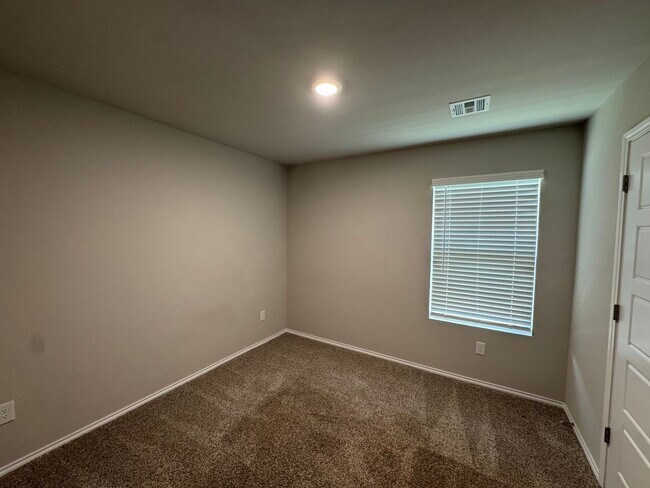 Building Photo - Beautiful 4 Bedroom 2.5 Bathroom Home in Piedmont Schools (Neighborhood Park/Splash Pad)