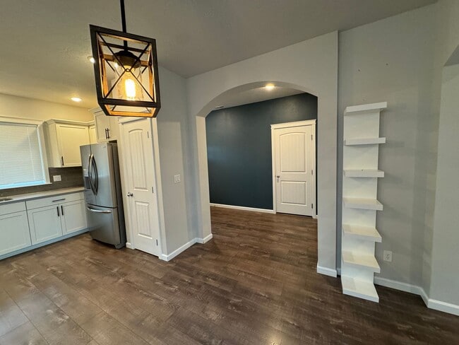 Building Photo - Charming 3-Bedroom Home