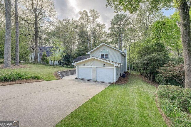 Building Photo - 1185 Lake Colony Dr