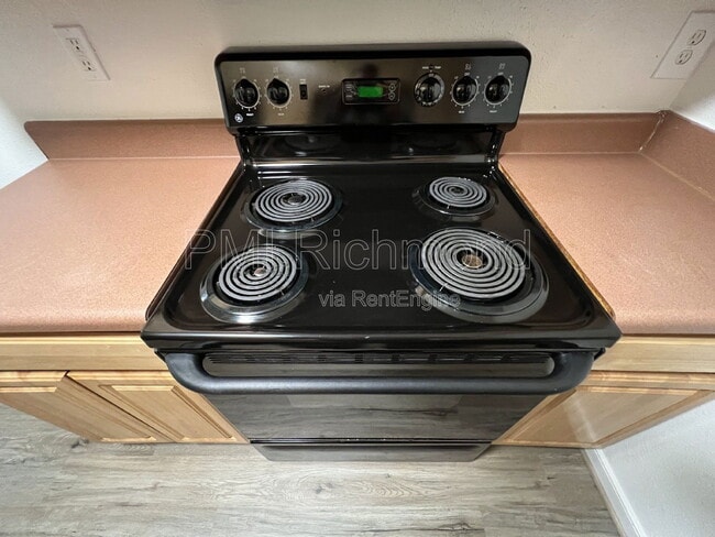 Building Photo - 3530 E Richmond Rd