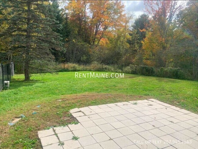 Building Photo - 841 Eastern Ave