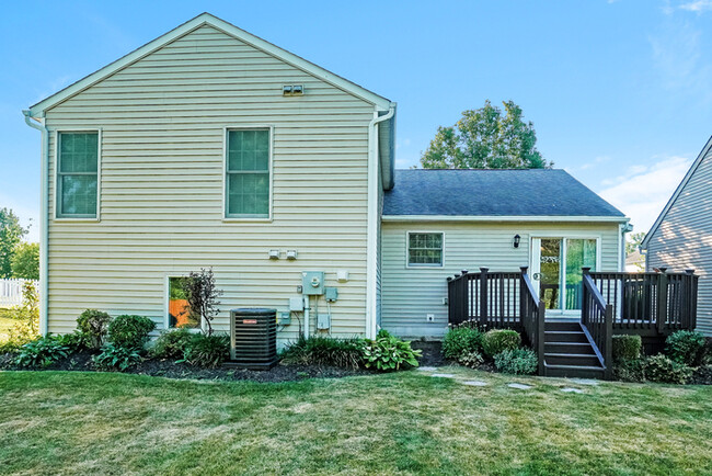 Building Photo - 565 Sharar Field Dr