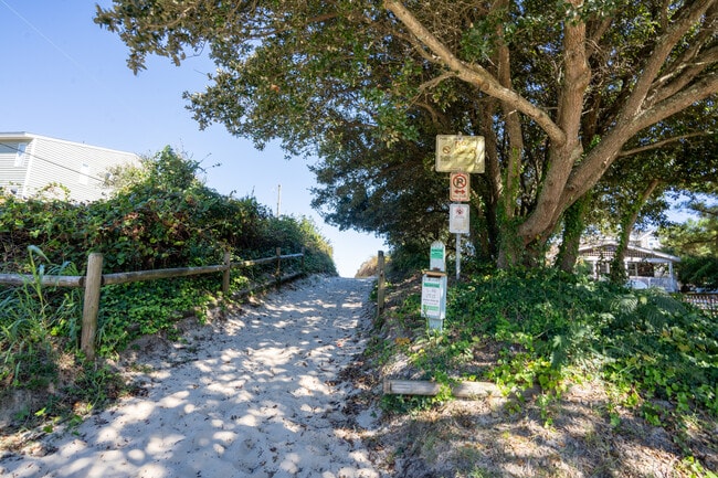 Building Photo - 4467 Ocean View Ave