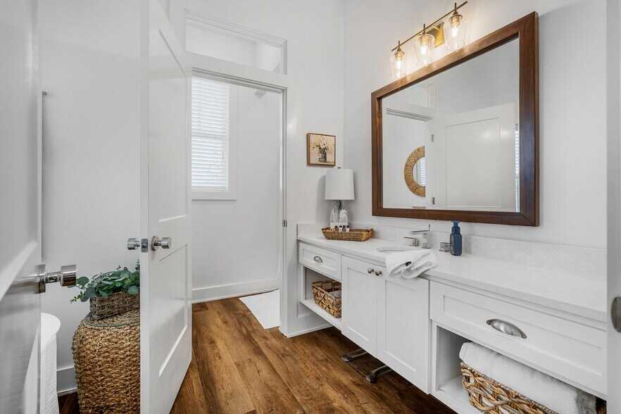 Master Bathroom - 2019 Loretta Parker Lane