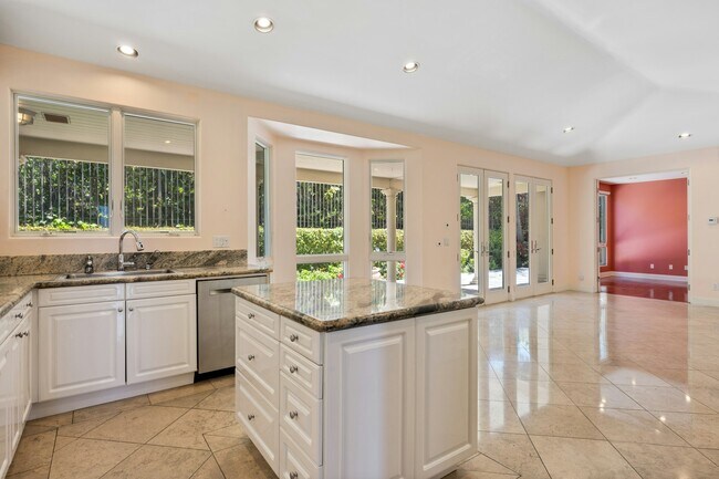 Building Photo - 408 Pso Miramar