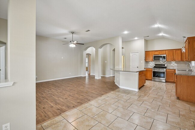 Building Photo - 3026 Sunset Park Dr