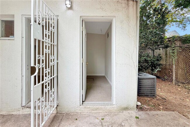 Building Photo - 2166 E 18th St