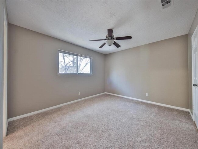 Building Photo - 10519 Laneview Dr