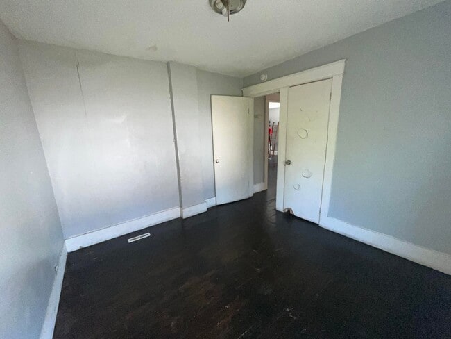 Building Photo - 802 N 71st St