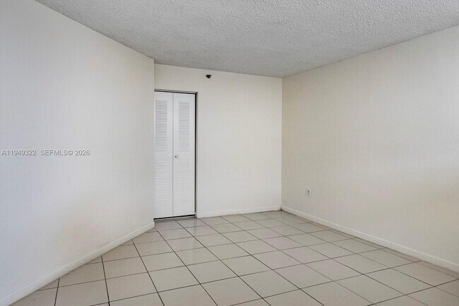 Building Photo - 2660 SW 37th Ave