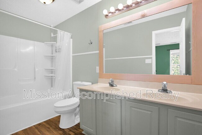 Building Photo - 3918 Red Oak Dr