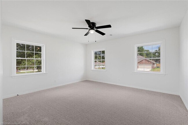 Building Photo - 2020 Country Club Ave
