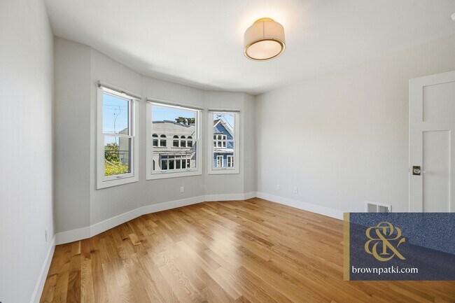Building Photo - 362 Chenery St
