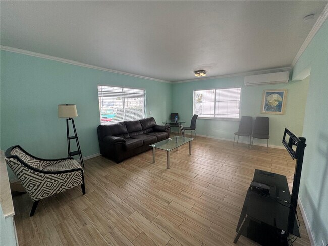 Building Photo - 323 Monroe St