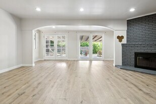 Building Photo - 8835 Paso Robles Ave