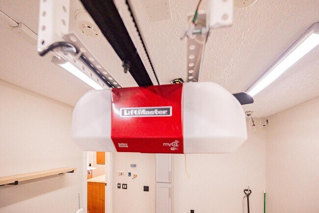 Building Photo - 7630 Alta View Blvd