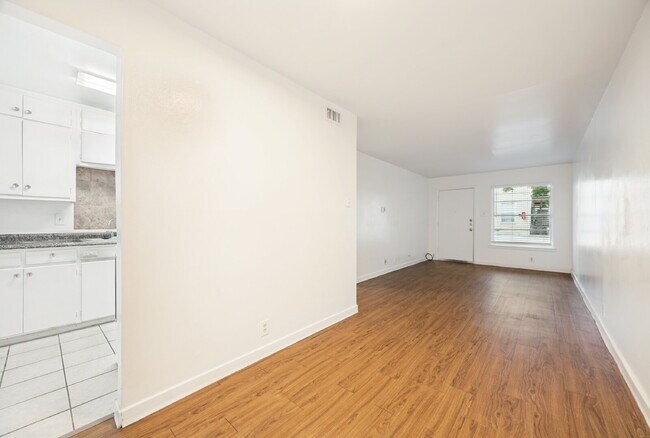 Building Photo - "Charming 1-Bedroom Retreat in Sherman - Your Perfect Urban Escape!"