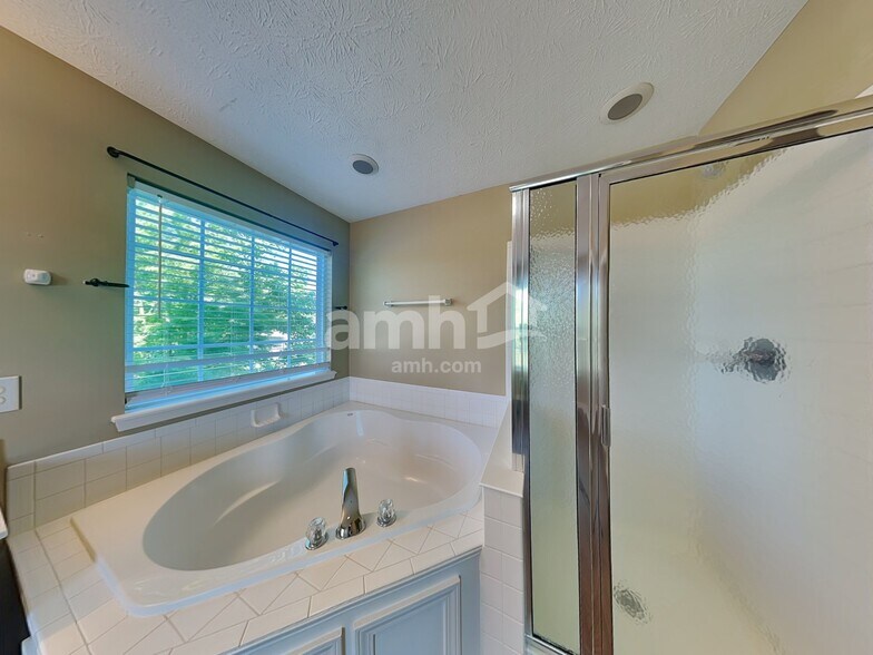 Building Photo - 5940 W Nautica Blvd