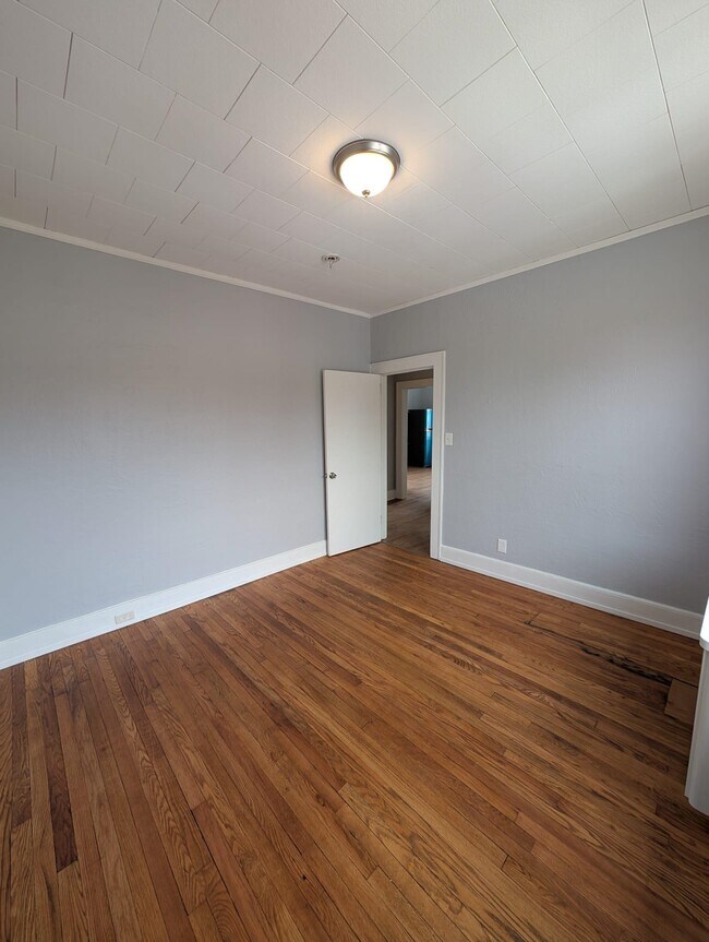 Building Photo - 506 N 13th St