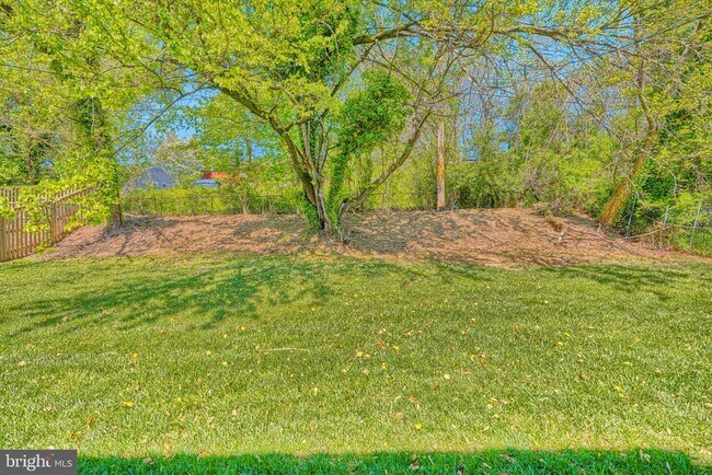 Building Photo - 5506 Adleigh Ave