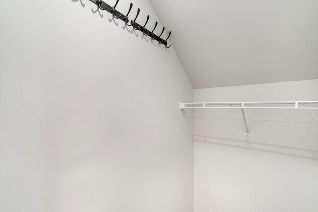 Building Photo - 420 Pt Pl Dr