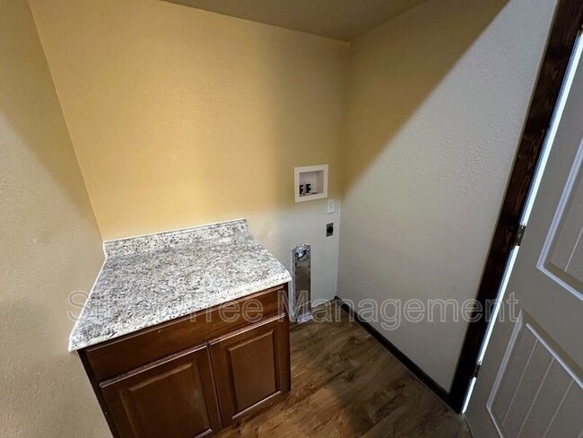 Building Photo - 358 Brighton Oaks Dr