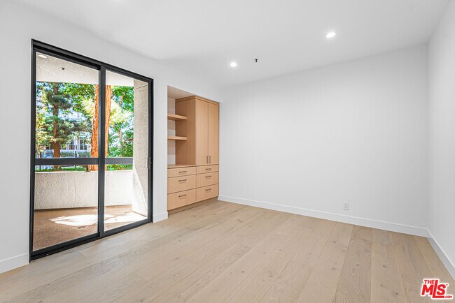 Building Photo - 2102 Century Park Ln