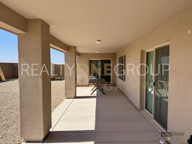 Building Photo - Enjoy those Arizona Sunset in this Three B...