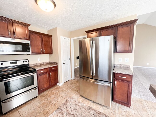 Building Photo - 3 Bedroom 2 Bathroom Home