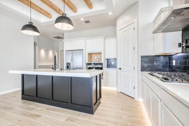 Building Photo - Beautiful East side House 4 bed-2.5 baths, part of The  Club that includes Swimming Pool, Gym, Te...