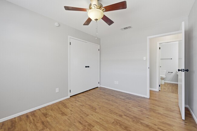 Building Photo - 600 E Stone St