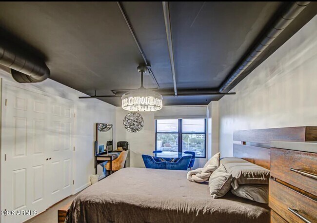 Building Photo - 535 W Thomas Rd