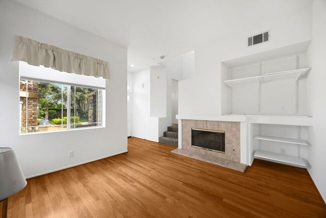 Building Photo - Adorable 2 Story 3 Bed 3 Bath Condo Gated Community