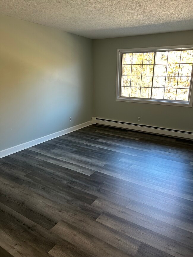 Building Photo - 379 Huse Rd