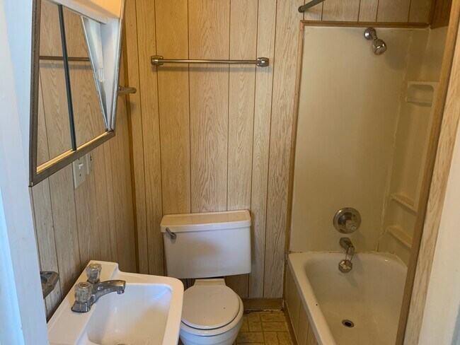 Building Photo - 205 N Busey Ave