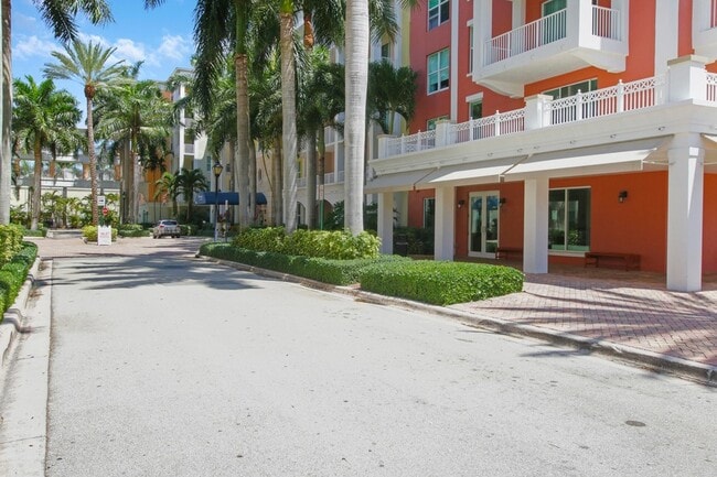 Building Photo - 806 E Windward Way