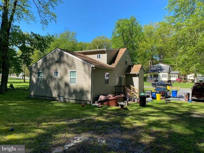 Building Photo - 6612 Pine Grove Dr