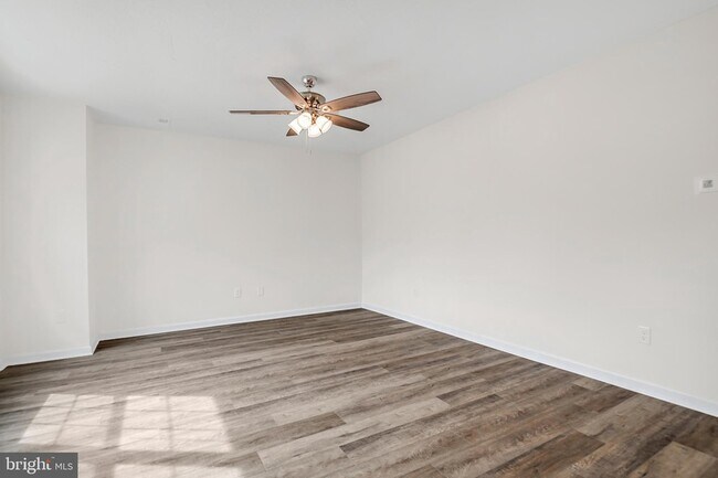 Building Photo - 347 Quincy Dr