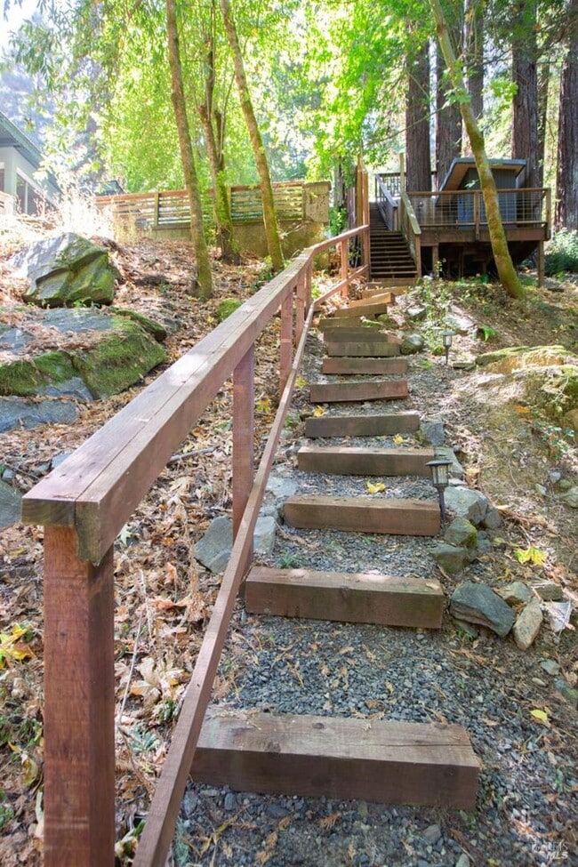Building Photo - 654 Square Foot remodeled 2 bedroom, 1 bat...
