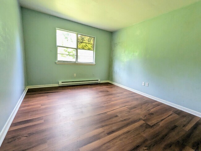 Building Photo - 75 Belair Dr