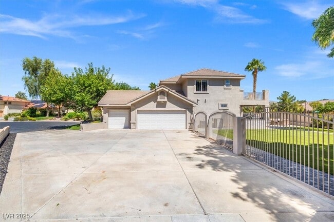 Building Photo - 8000 Silver King Dr